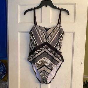 Kenneth Cole Black and White Patterned Womens One Piece Swimsuit